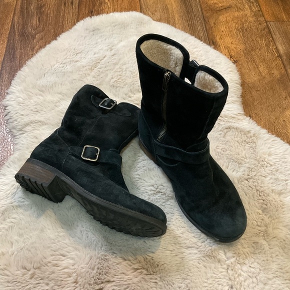UGG Chaney Black Suede Size 8 Moto Boots Side Buckle Inside Zip - Picture 1 of 10